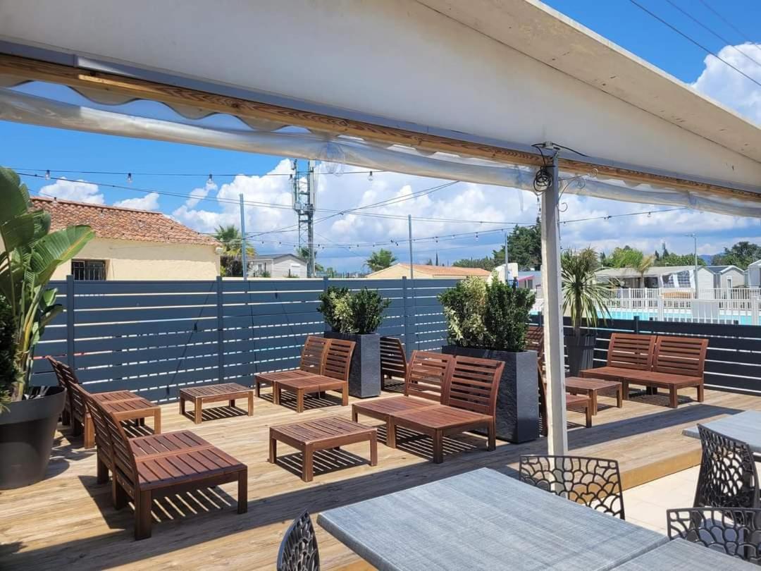 Vacances Familiales Dans Camping Avec Piscine Frejus Exterior photo