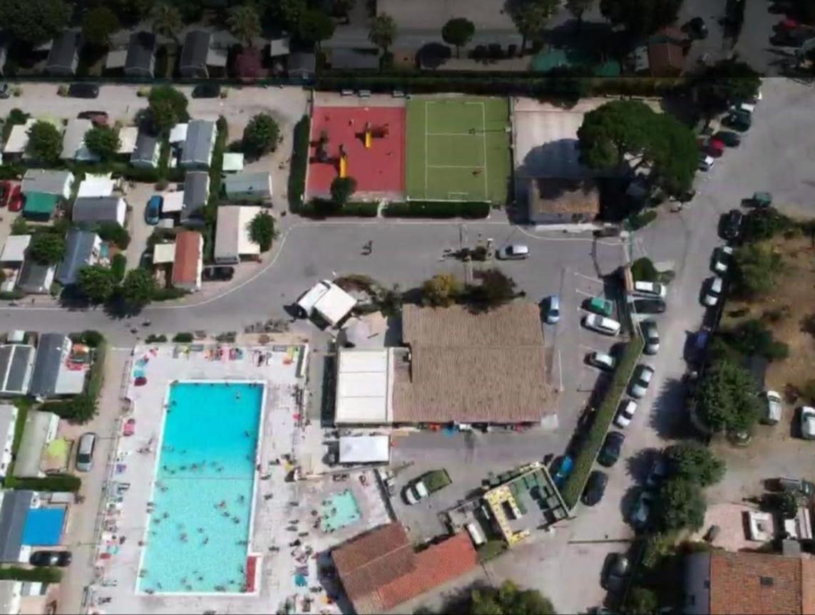 Vacances Familiales Dans Camping Avec Piscine Frejus Exterior photo