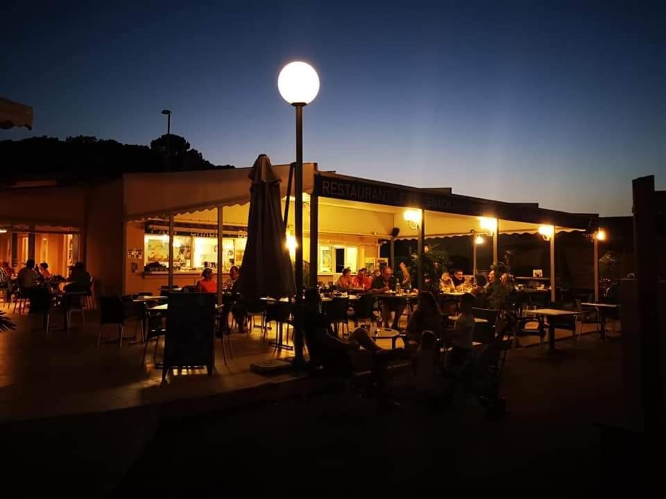 Vacances Familiales Dans Camping Avec Piscine Frejus Exterior photo