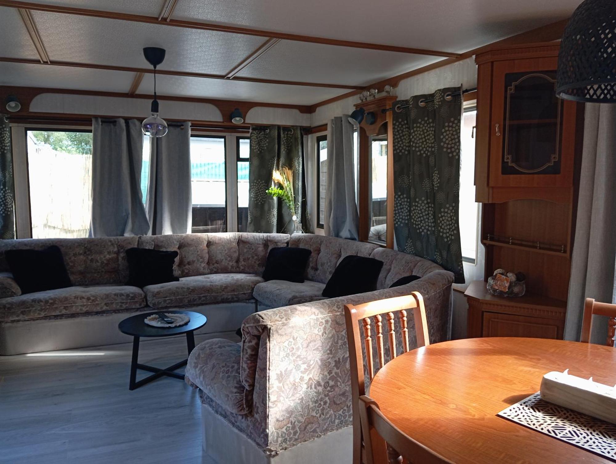 Vacances Familiales Dans Camping Avec Piscine Frejus Room photo
