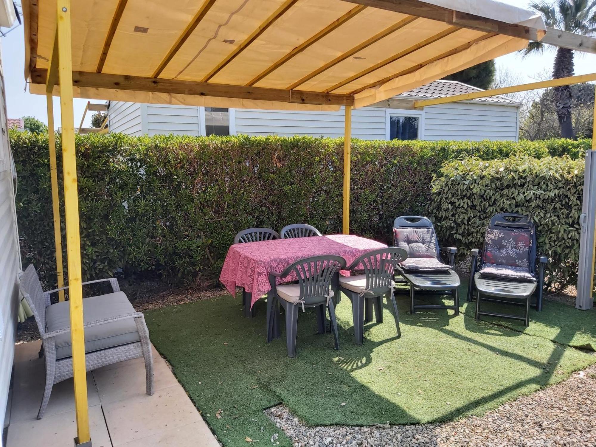 Vacances Familiales Dans Camping Avec Piscine Frejus Room photo