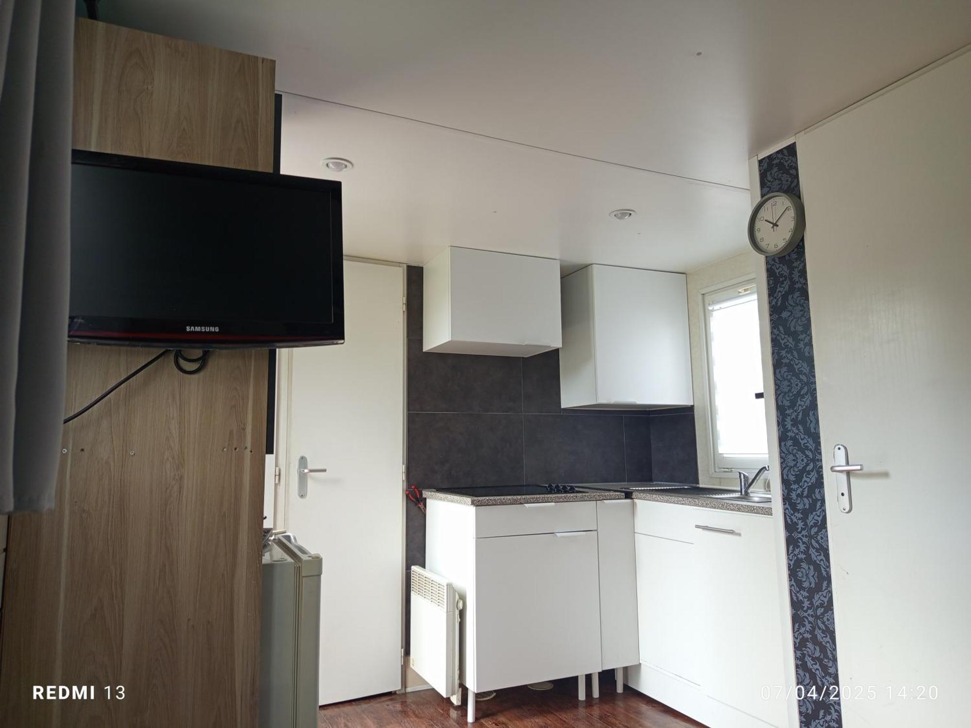 Vacances Familiales Dans Camping Avec Piscine Frejus Room photo